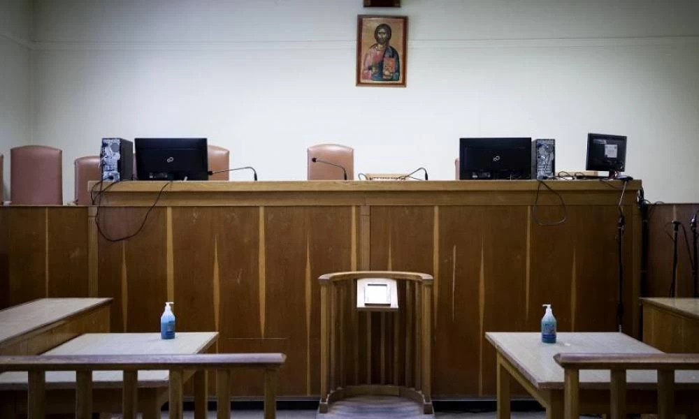 Δικαστήριο έδειξε επιείκεια σε γυναίκα που έσφαξε τον σύντροφό της